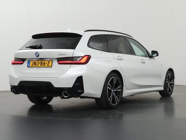 BMW 3-SERIE Touring 330e M-Sport | SOH 96,1% | Panoramadak | Elek. Sportstoelen met Geheugen | HUD | Camera | Apple Carplay/Android Auto | Adaptieve Cruise Control | Comfort Pakket | M-Sport Pro | Curved Display |