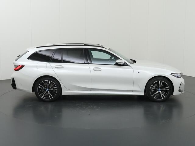 BMW 3-SERIE Touring 330e M-Sport | SOH 96,1% | Panoramadak | Elek. Sportstoelen met Geheugen | HUD | Camera | Apple Carplay/Android Auto | Adaptieve Cruise Control | Comfort Pakket | M-Sport Pro | Curved Display |
