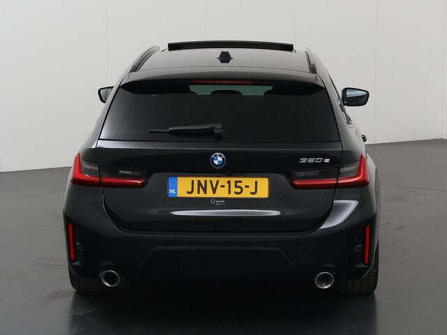 BMW 3-SERIE Touring 320e M-Sport | SOH 97,4% | Facelift | Panoramadak | Elek. Stoelen met Geheugen | HUD | Sportstoelen | 360° Camera | Apple Carplay/Android Auto | Cruise Control | Comfort Pakket | M-Sport Pro | Curved Display |