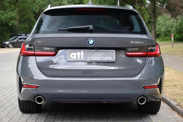 BMW 3-SERIE Touring 330e xDrive High Executive Luxury Line | Pano | Adap Cruise | HUD | Memory | 19 "| Laser | Hifi | Camera | Keyless | Adaptief M onderstel | Stoelverwarming voor & achter | Etc.