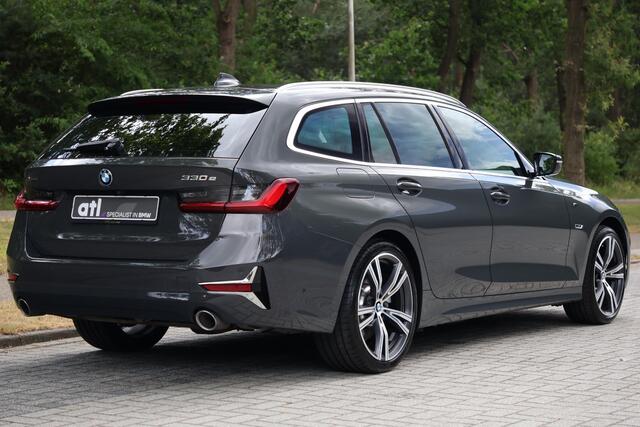 BMW 3-SERIE Touring 330e xDrive High Executive Luxury Line | Pano | Adap Cruise | HUD | Memory | 19 "| Laser | Hifi | Camera | Keyless | Adaptief M onderstel | Stoelverwarming voor & achter | Etc.