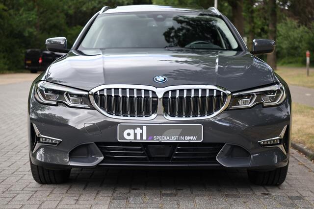 BMW 3-SERIE Touring 330e xDrive High Executive Luxury Line | Pano | Adap Cruise | HUD | Memory | 19 "| Laser | Hifi | Camera | Keyless | Adaptief M onderstel | Stoelverwarming voor & achter | Etc.