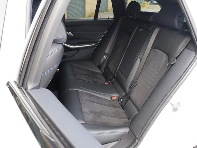 BMW 3-SERIE Touring 320e M Sport PHEV | Live Cockpit Pro | Comfort Access | Shadow Line