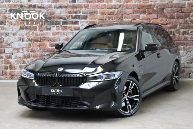 BMW 3-SERIE Touring 330e High Executive M Sport Pakket Automaat / SoH 98% / Facelift / Widescreen / Panoramadak / Hifi / Adaptieve LED-koplamp / Driving Assistant / Live Cockpit Professional / DAB / 18 Inch / Leder / Extra Getint Glas / Stoelverwarming / Achteruitrij