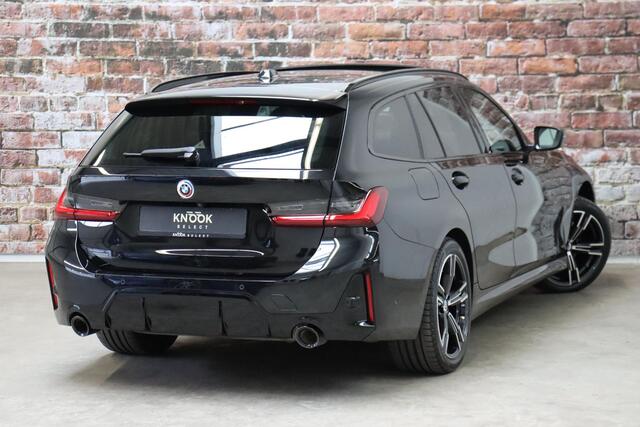 BMW 3-SERIE Touring 330e High Executive M Sport Pakket Automaat / SoH 98% / Facelift / Widescreen / Panoramadak / Hifi / Adaptieve LED-koplamp / Driving Assistant / Live Cockpit Professional / DAB / 18 Inch / Leder / Extra Getint Glas / Stoelverwarming / Achteruitrij