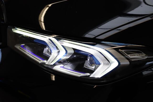 BMW 3-SERIE Touring 330e High Executive M Sport Pakket Automaat / SoH 98% / Facelift / Widescreen / Panoramadak / Hifi / Adaptieve LED-koplamp / Driving Assistant / Live Cockpit Professional / DAB / 18 Inch / Leder / Extra Getint Glas / Stoelverwarming / Achteruitrij