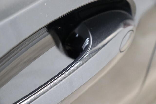 BMW 3-SERIE Touring 330e High Executive M Sport Pakket Automaat / SoH 98% / Facelift / Widescreen / Panoramadak / Hifi / Adaptieve LED-koplamp / Driving Assistant / Live Cockpit Professional / DAB / 18 Inch / Leder / Extra Getint Glas / Stoelverwarming / Achteruitrij