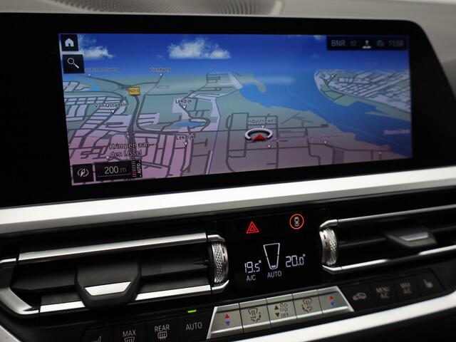 BMW 3-SERIE Touring 320i High Executive Edition | 20'' | Pano | Head Up | Elk. A-klep | Camera | Prijs Rijklaar!!
