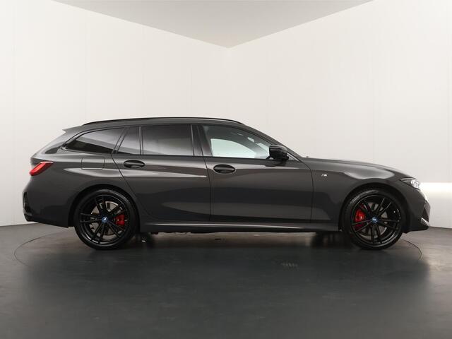 BMW 3-SERIE Touring 330e xDrive M-Sportpakket / Trekhaak / Panoramadak / Harman-Kardon / Driving Assistant Professional / Alu wielen 19 inch