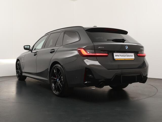 BMW 3-SERIE Touring 330e xDrive M-Sportpakket / Trekhaak / Panoramadak / Harman-Kardon / Driving Assistant Professional / Alu wielen 19 inch