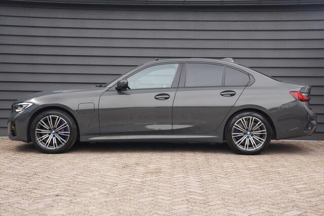 BMW 3-SERIE 320e Business Edition Plus - M SPORT - LASER LED - SCHUIFDAK - LEDER - CARPLAY -