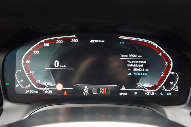 BMW 3-SERIE 320e Business Edition Plus - M SPORT - LASER LED - SCHUIFDAK - LEDER - CARPLAY -