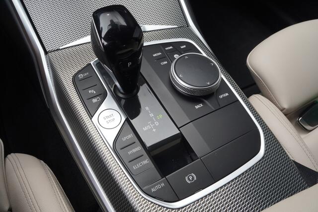 BMW 3-SERIE 320e Business Edition Plus - M SPORT - LASER LED - SCHUIFDAK - LEDER - CARPLAY -