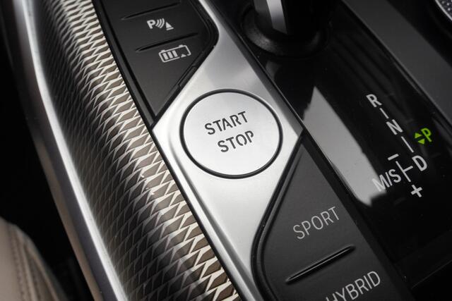 BMW 3-SERIE 320e Business Edition Plus - M SPORT - LASER LED - SCHUIFDAK - LEDER - CARPLAY -