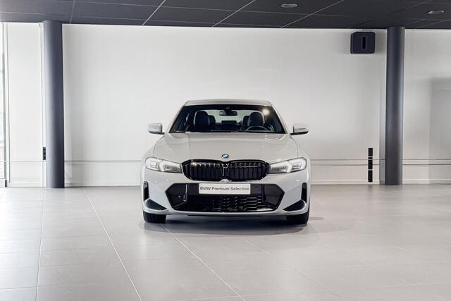 BMW 3-SERIE Sedan 330e | M Sport Pro | Stoelverwarming | Hifi | Sportstoelen | Carplay |