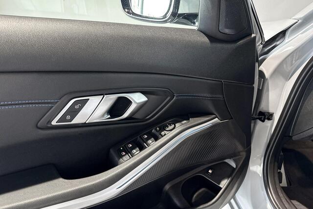 BMW 3-SERIE Sedan 330e | M Sport Pro | Stoelverwarming | Hifi | Sportstoelen | Carplay |