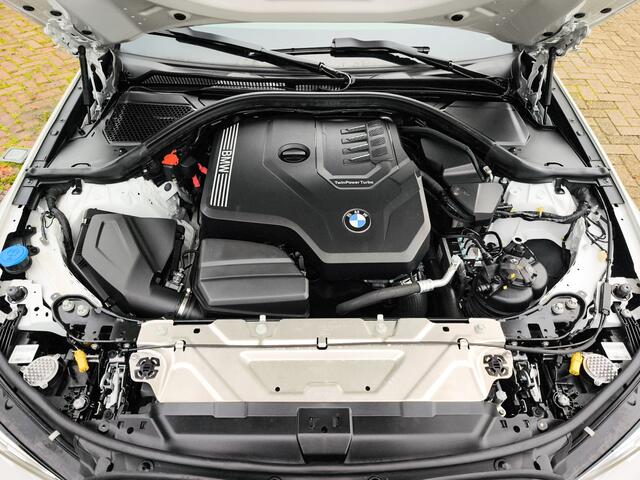 BMW 3-SERIE Touring 320i Business Edition 1e-Eig. & Dealer-Onderh. BOVAG-Garantie. NL-Auto.