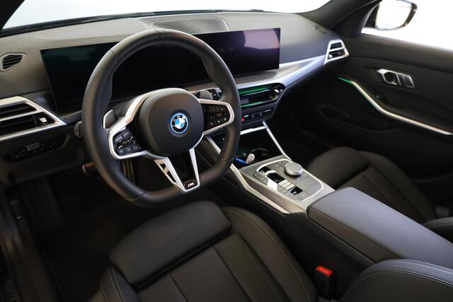 BMW 3-SERIE Touring 330e xDrive | M Sportpakket Pro | Panorama Dak | Comfort Access | Elektr. Trekhaak