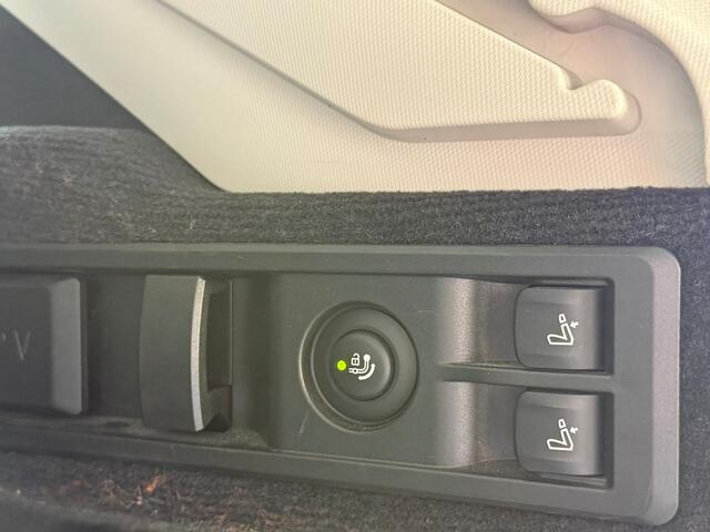 BMW 3-SERIE Touring 330e Luxury Line PHEV 293pk Dealer O.H. | Trekhaak Af Fabriek | Panodak | 360 Camera | Lederen Sportstoelen Memory & Verwarmd | Keyless | Blis | Sfeerverlichting | Apple Carplay | Navigatie | DAB | Plug In Hybrid |