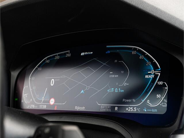BMW 3-SERIE Touring 330e xDrive High Exe M-Sport PANO HUD CAMERA MEMORY M-SPORT STOELEN OXIDGRAU BOMVOL!!