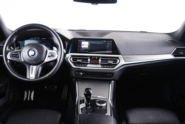 BMW 3-SERIE 330e High Executive M Sport - Schuif-/kanteldak - Active Cruise Control - Head up - Elektrische verstelbare/verwarmde stoelen - Hifi - Comfort Access - BMW Laserlight - Getinte ruiten -