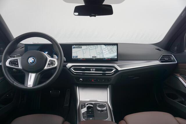 BMW 3-SERIE Touring 320e | M Sportpakket Pro | Panoramadak | Harman Kardon | Elektrisch verstelbare stoelen | Comfort Access