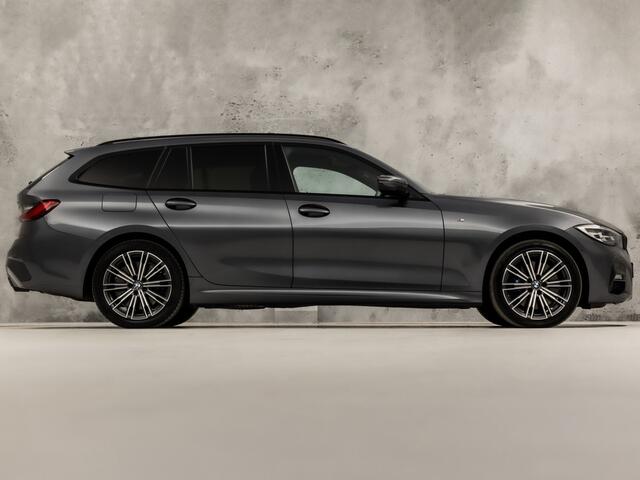 BMW 3-SERIE 330e M Sport High Executive 292Pk Automaat (PANORAMADAK, M PAKKET, APPLE CARPLAY, CAMERA, LEDER/ALCANTARA, SFEERVERLICHTING, GETINT GLAS, ELEK ACHTERKLEP, STOELVERWARMING, NIEUWSTAAT)
