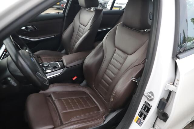 BMW 3-SERIE 330e High Executive Shadowline Pakket Leder 18 inch Full LED Harman Kardon Adaptive Cruise Memory Stoelen