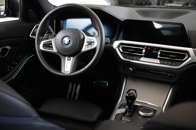 BMW 3-SERIE Touring 330e High Executive | SoH 90% | Panoramadak | Trekhaak | Memory | Stuurverwarming | Carplay | Stoelverwarming
