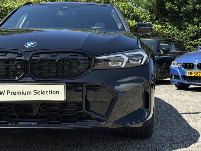 BMW 3-SERIE Touring 330e | M-Sport | M-Perf. 20" | Panorama | Camera | M Adapt. Onderst. | HiFi