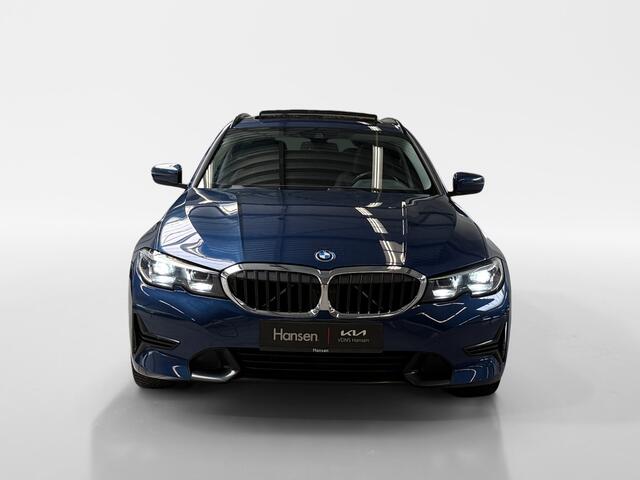 BMW 3-SERIE Touring 330e I Sport Line I Panoramadak I Leder I Cruise I CarPlay I Camera I Elek. achterklep I