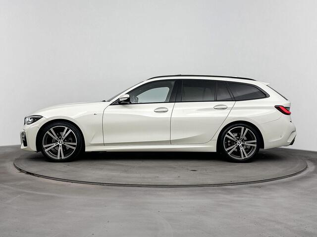 BMW 3-SERIE Touring 320i Executive Edition 184PK | M-Sport | Panorama-dak | Achteruitrijcamera | Stoelverwarming | Climate Control