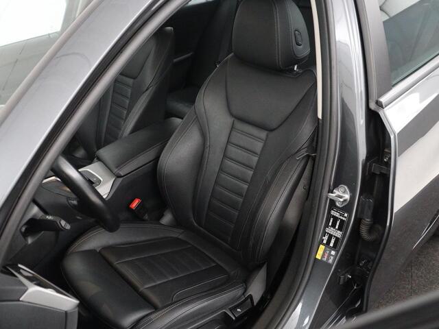 BMW 3-SERIE Touring 320e Business Edition Plus | SOH 90% | Leder | Stoelverwarming | Carplay | Cruise control | Climate control | Elektrische achterklep | Park assist | PHEV