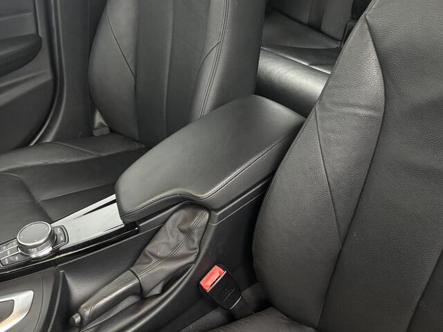 BMW 3-SERIE Touring 320i | Trekhaak | Leder | Stoelverwarming |