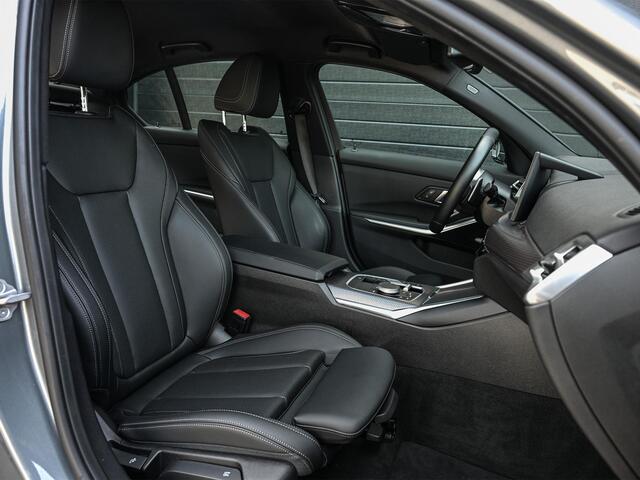 BMW 3-SERIE 330e | M-Sport | Facelift | Shadowline | Led Koplampen | Camera | NL auto | Stoelverwarming