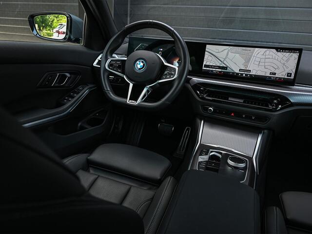 BMW 3-SERIE 330e | M-Sport | Facelift | Shadowline | Led Koplampen | Camera | NL auto | Stoelverwarming
