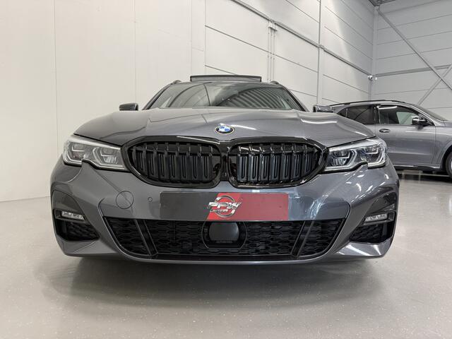 BMW 3-SERIE Touring 330e M-Sport PANO/LASER/HEAD-UP/CAMERA/ACC/SFEER/M-SPORTSTOELEN/KEYLESS/18"/CARPLAY/DONKERE-HEMEL/SHADOW-LINE/MINERAL-GRAU/VOLLLEDIG BMW DEALER HISTORIE