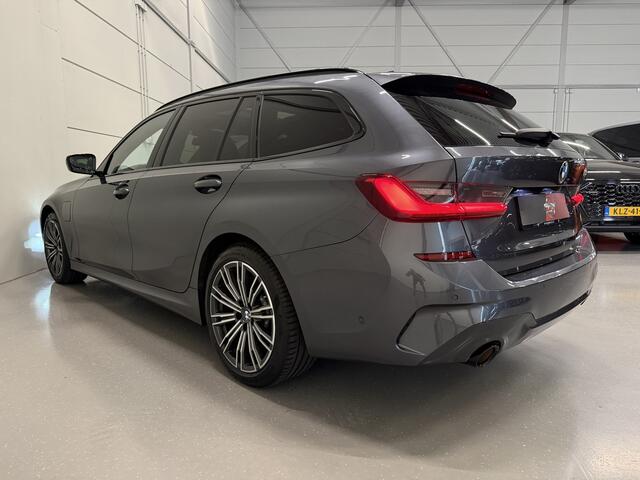 BMW 3-SERIE Touring 330e M-Sport PANO/LASER/HEAD-UP/CAMERA/ACC/SFEER/M-SPORTSTOELEN/KEYLESS/18"/CARPLAY/DONKERE-HEMEL/SHADOW-LINE/MINERAL-GRAU/VOLLLEDIG BMW DEALER HISTORIE