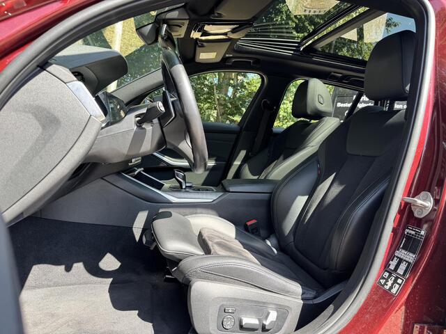 BMW 3-SERIE Touring M340i xDrive Panoramadak | Driving Assistant Professional | Laserlicht | Harman/Kardon Surround Sound systeem | Head-Up Display