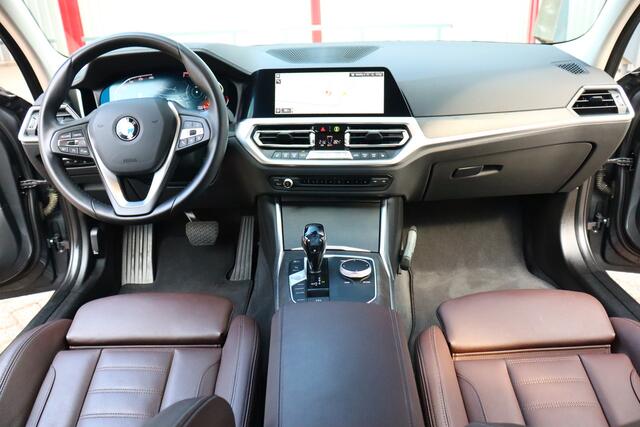 BMW 3-SERIE Touring 330i High Executive Edition O.a: Voll. Leder, Pdc, Led, Carplay, Elktr. achterklep, Sportstoelen, Etc.. Rijklaar! All-in prijs!