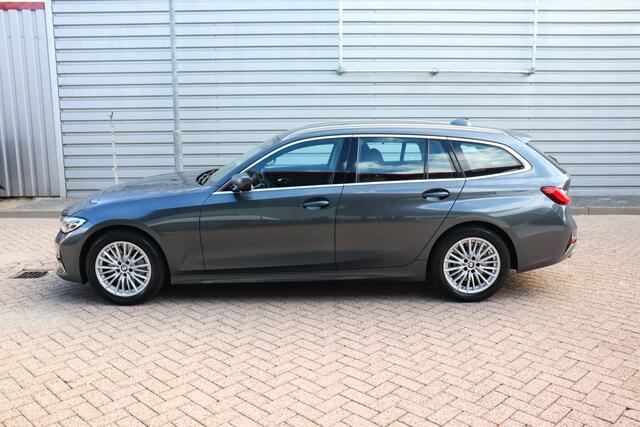 BMW 3-SERIE Touring 330i High Executive Edition O.a: Voll. Leder, Pdc, Led, Carplay, Elktr. achterklep, Sportstoelen, Etc.. Rijklaar! All-in prijs!