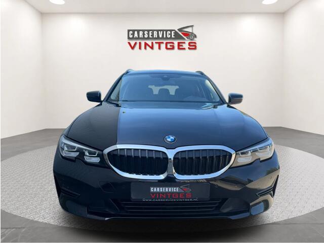 BMW 3-SERIE Touring 318i Sport Edition | Panoramadak | Leder | Trekhaak | Digital Cockpit | CarPlay