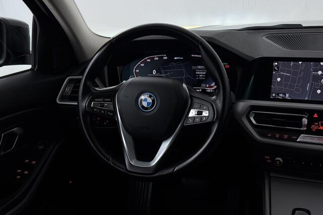 BMW 3-SERIE 330e Business Edition Plus (TREKHAAK, STOELVERWARMING, NAVIGATIE, PARKEERSENSOREN)