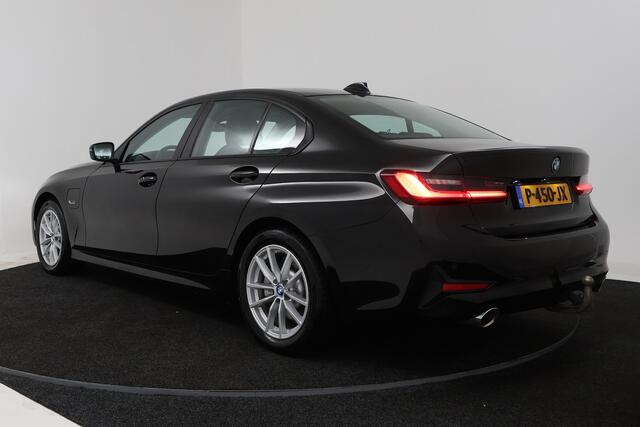 BMW 3-SERIE 330e Business Edition Plus (TREKHAAK, STOELVERWARMING, NAVIGATIE, PARKEERSENSOREN)