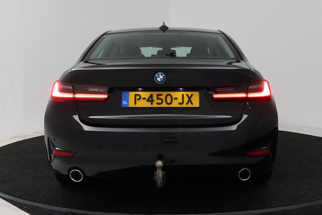 BMW 3-SERIE 330e Business Edition Plus (TREKHAAK, STOELVERWARMING, NAVIGATIE, PARKEERSENSOREN)