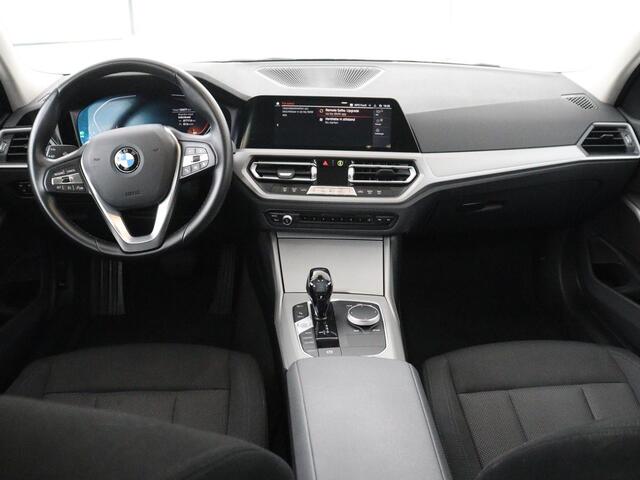 BMW 3-SERIE 318i Business Edition | Cruise controle | Navigatie | Carplay | Park assist | Virtueel dahboard | NAP 123.477km