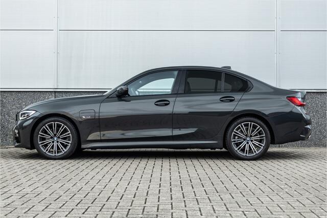 BMW 3-SERIE 320e M-Sport Dravitgrau / Schaal stoel / HiFi / Camera /