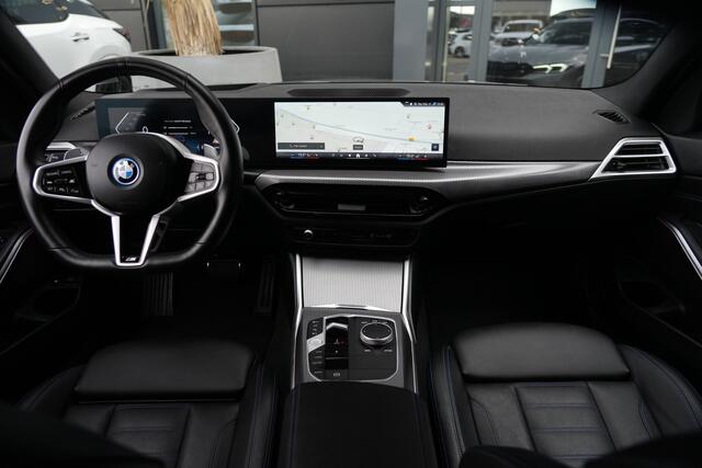 BMW 3-SERIE Touring 330e xDrive M Sport High Executive 292pk Navigatie/HUD/360Camera