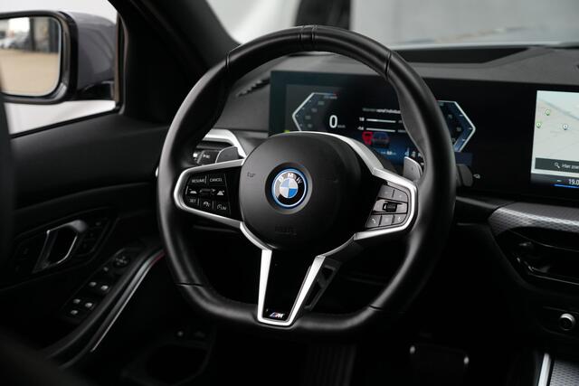 BMW 3-SERIE Touring 330e xDrive M Sport High Executive 292pk Navigatie/HUD/360Camera