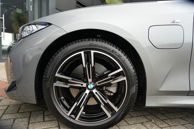 BMW 3-SERIE Touring 330e xDrive M Sport High Executive 292pk Navigatie/HUD/360Camera